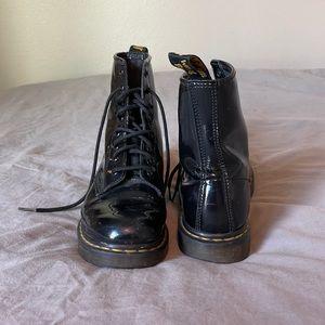 Dr. Martens woman’s 1460 patent boots - color black shinny
